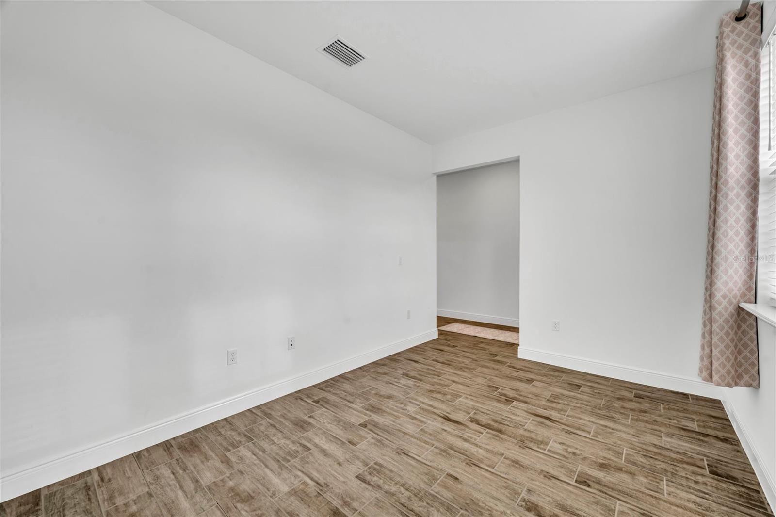 Image 10 of 73 For 134 Silver Maple Road