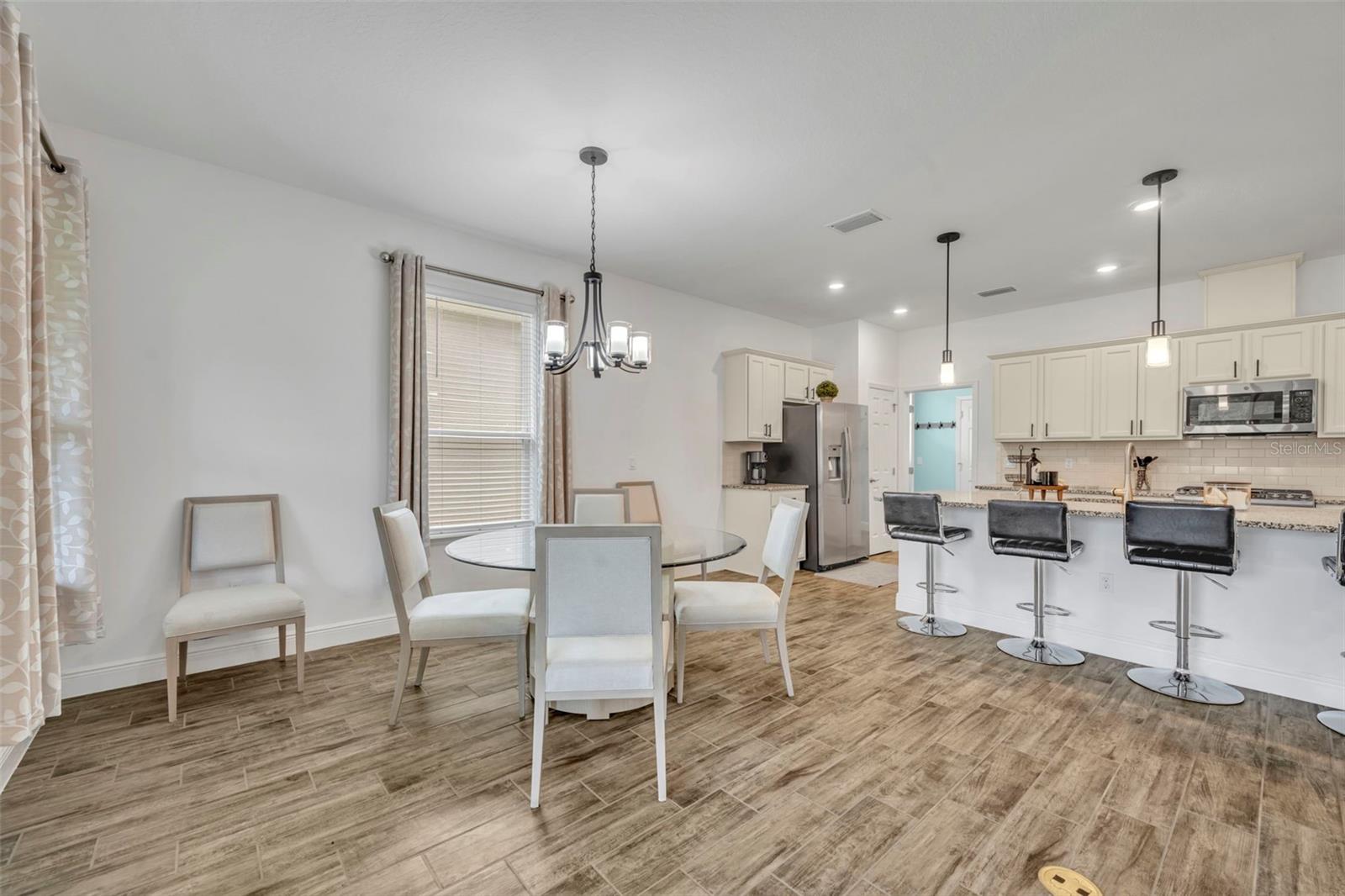 Image 15 of 73 For 134 Silver Maple Road