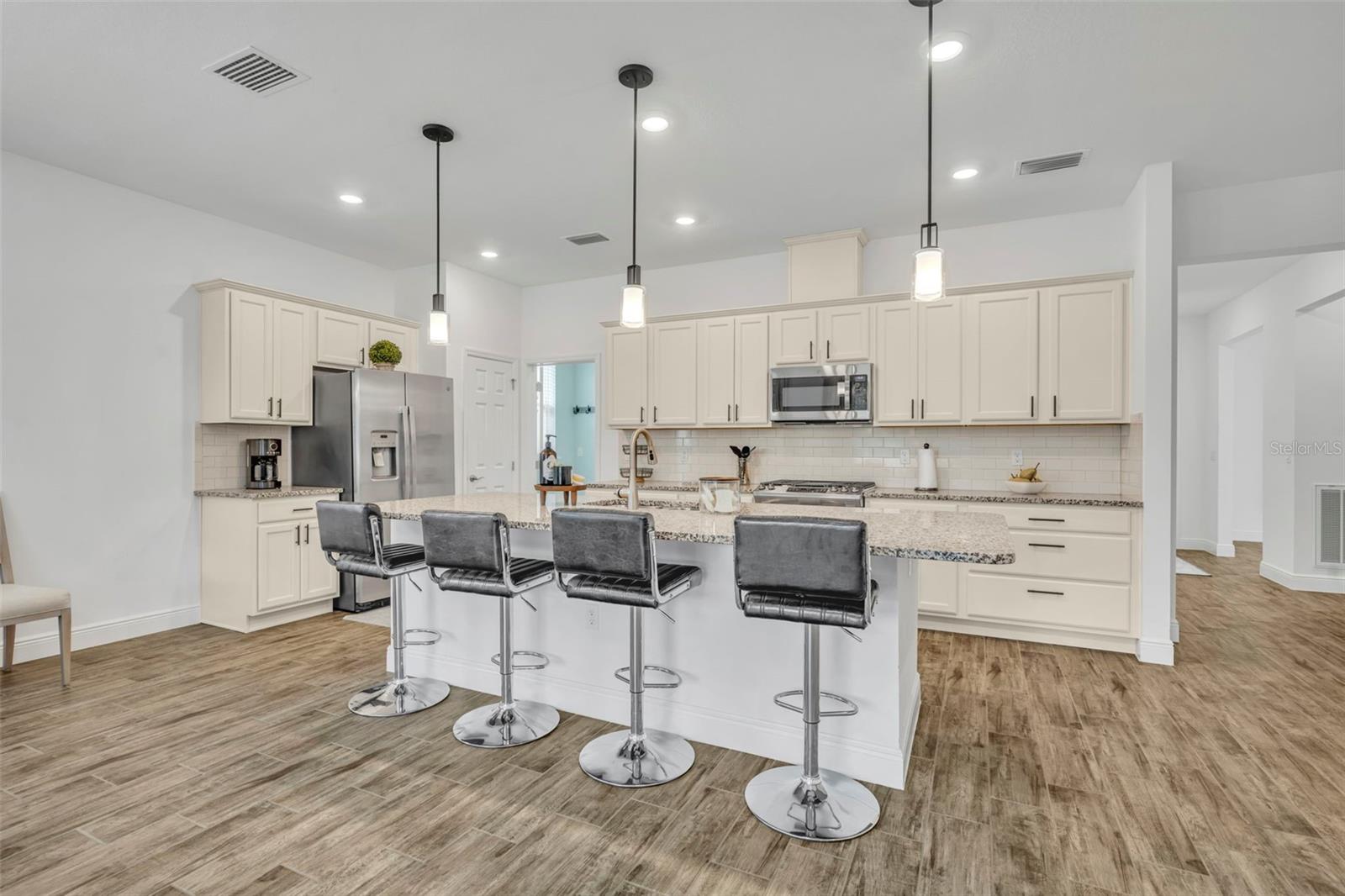 Image 17 of 73 For 134 Silver Maple Road