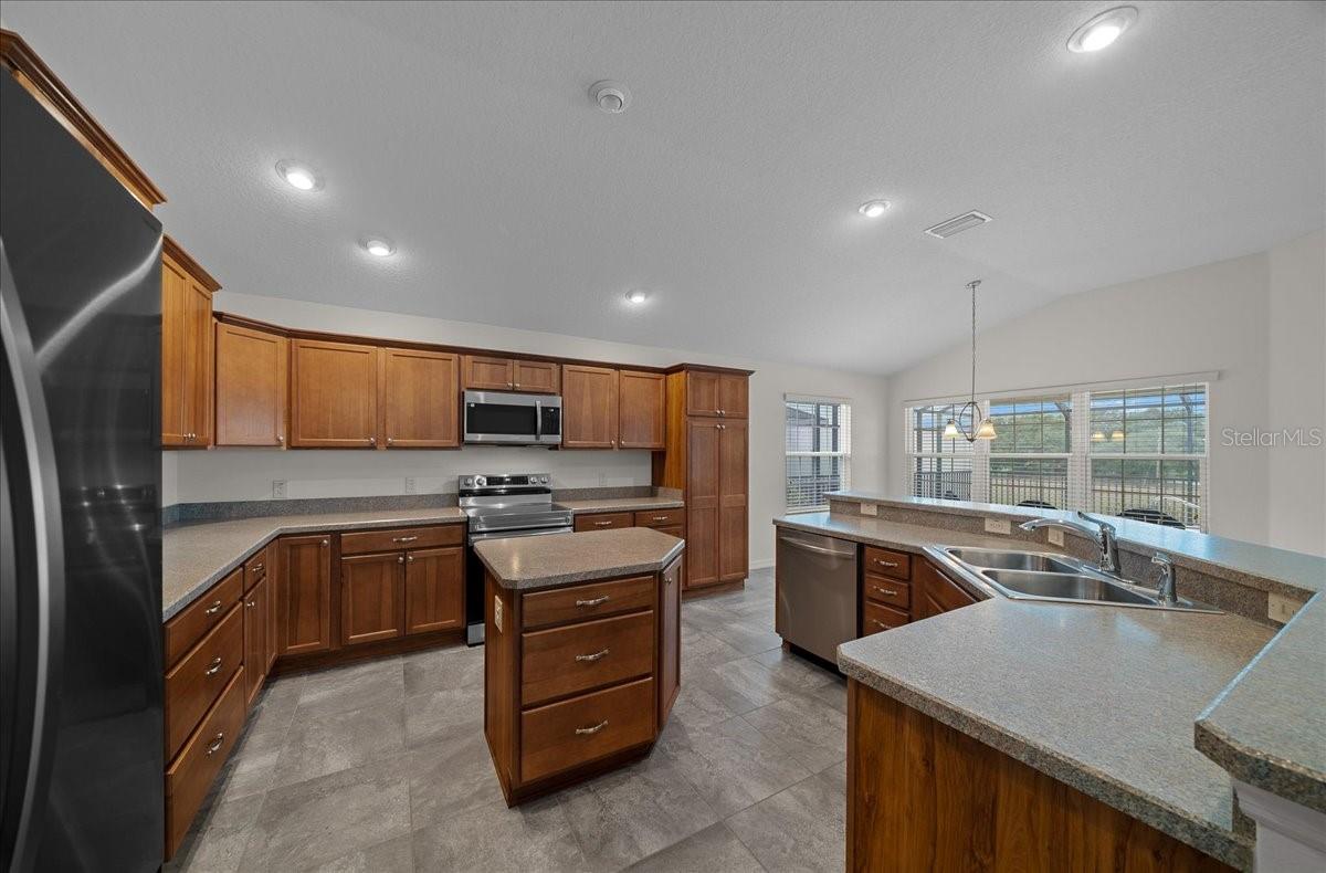 Image 12 of 55 For 11218 Hess Way