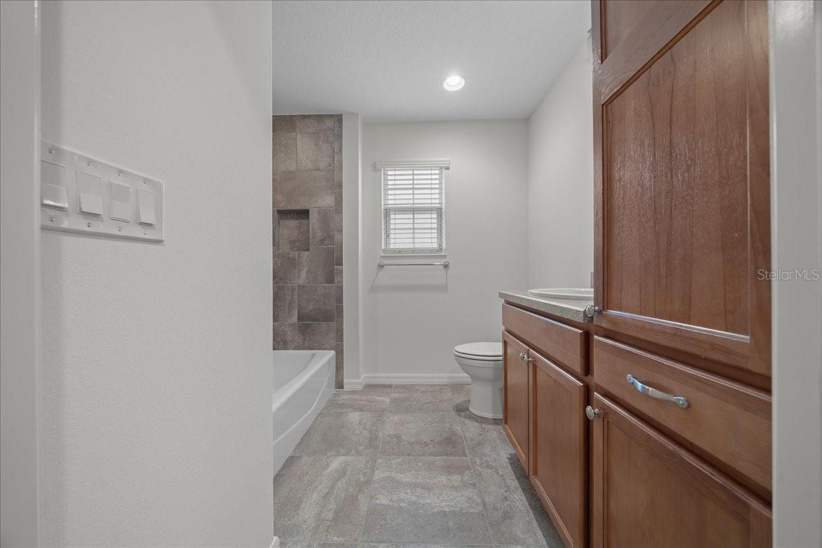 Image 21 of 55 For 11218 Hess Way