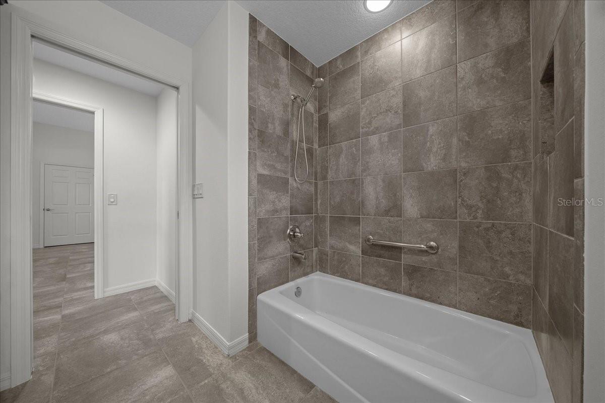Image 23 of 55 For 11218 Hess Way