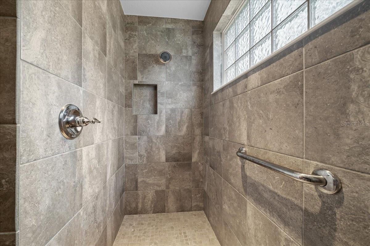 Image 34 of 55 For 11218 Hess Way