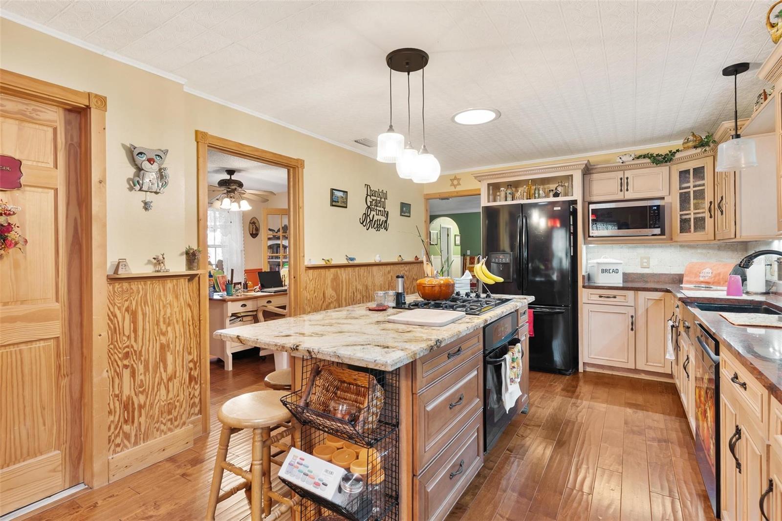 Image 11 of 42 For 712 Southern Drive