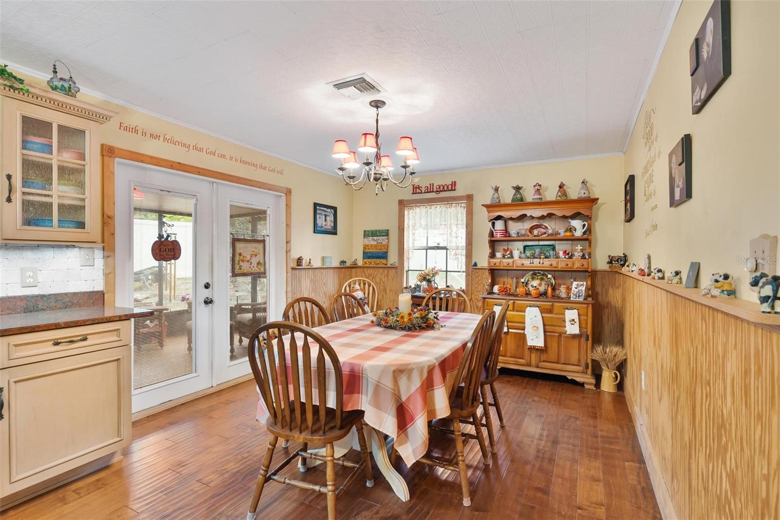 Image 14 of 42 For 712 Southern Drive