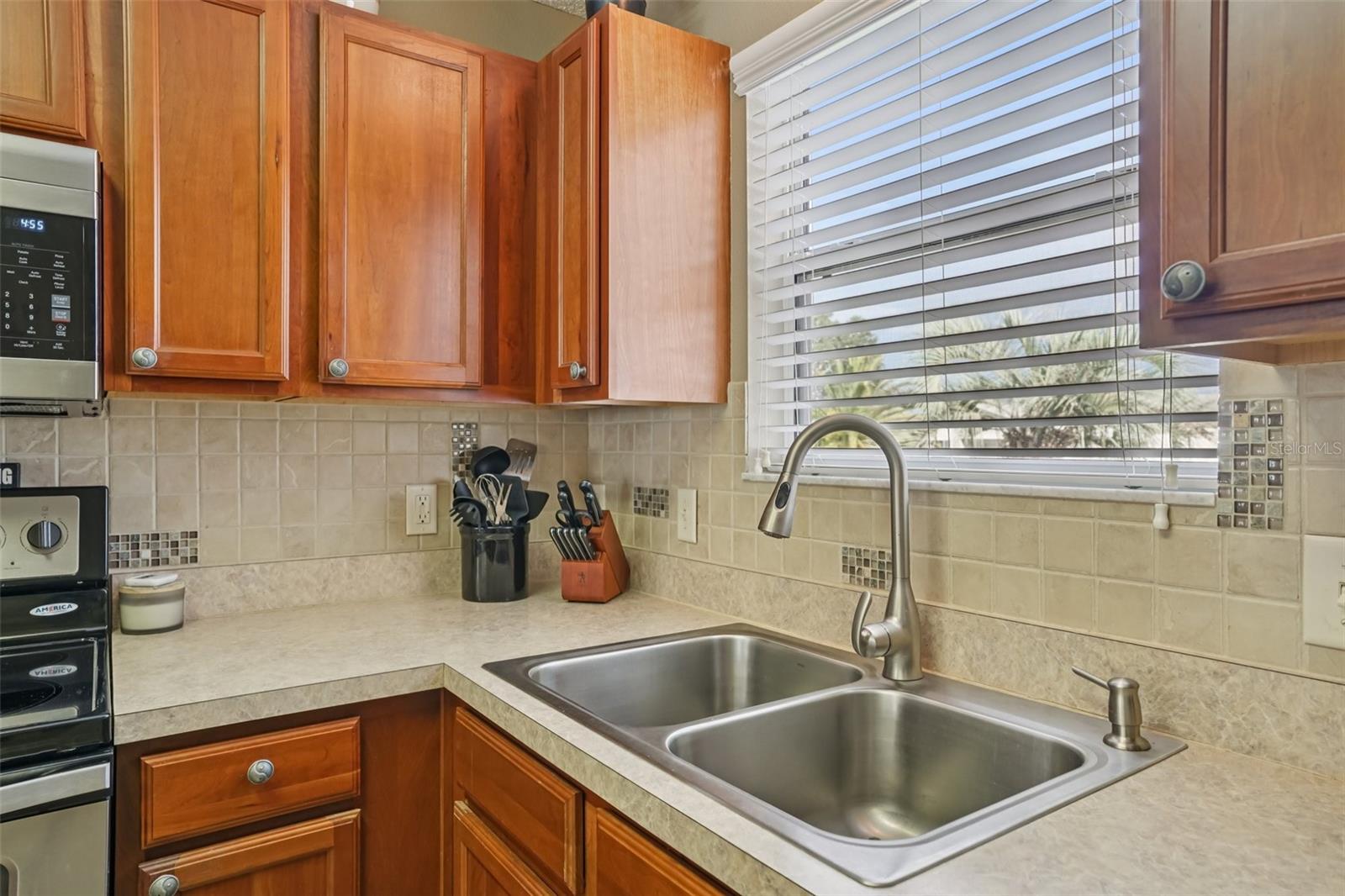 Image 14 of 47 For 2543 Raintree Drive