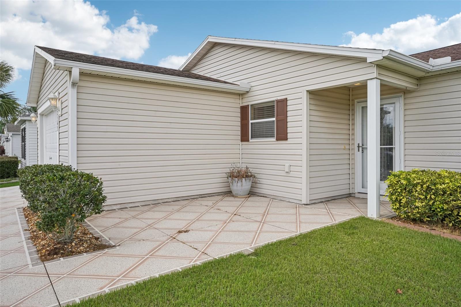 Image 28 of 47 For 2543 Raintree Drive