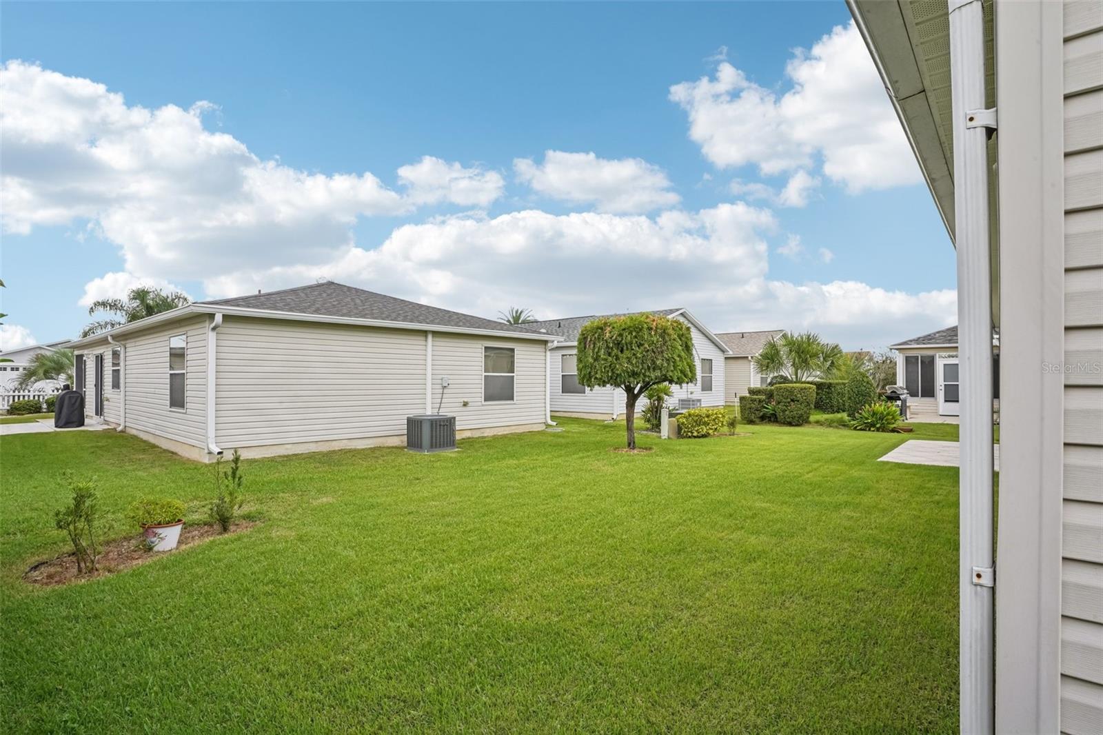 Image 37 of 47 For 2543 Raintree Drive