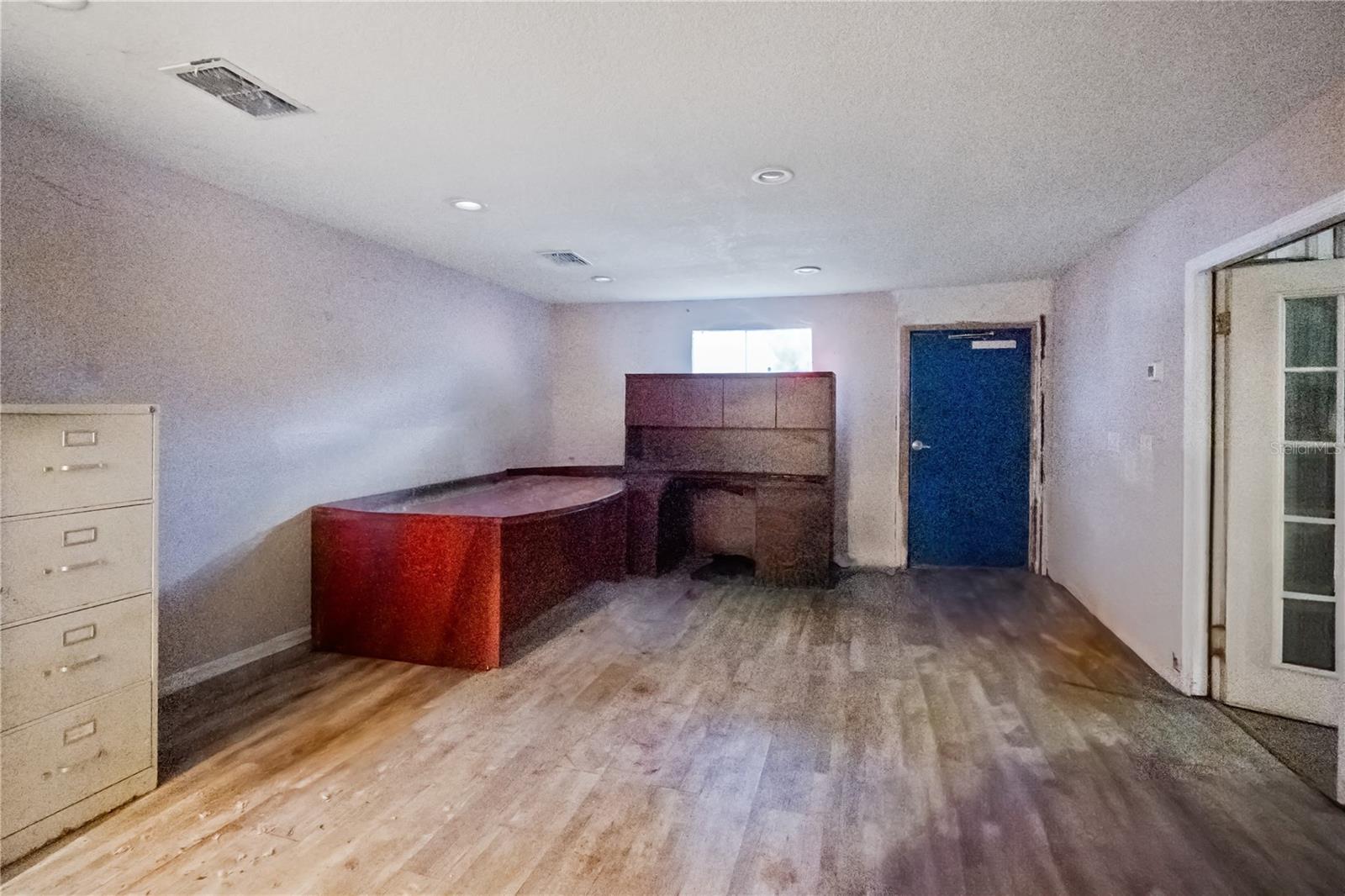 Image 3 of 24 For 1049 Myers Boulevard