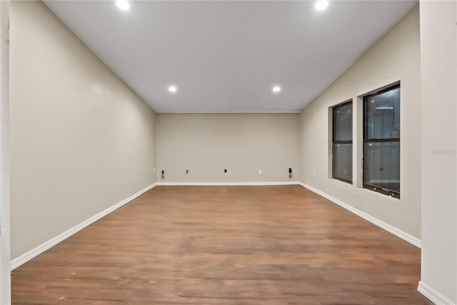 Image 9 of 24 For 1049 Myers Boulevard