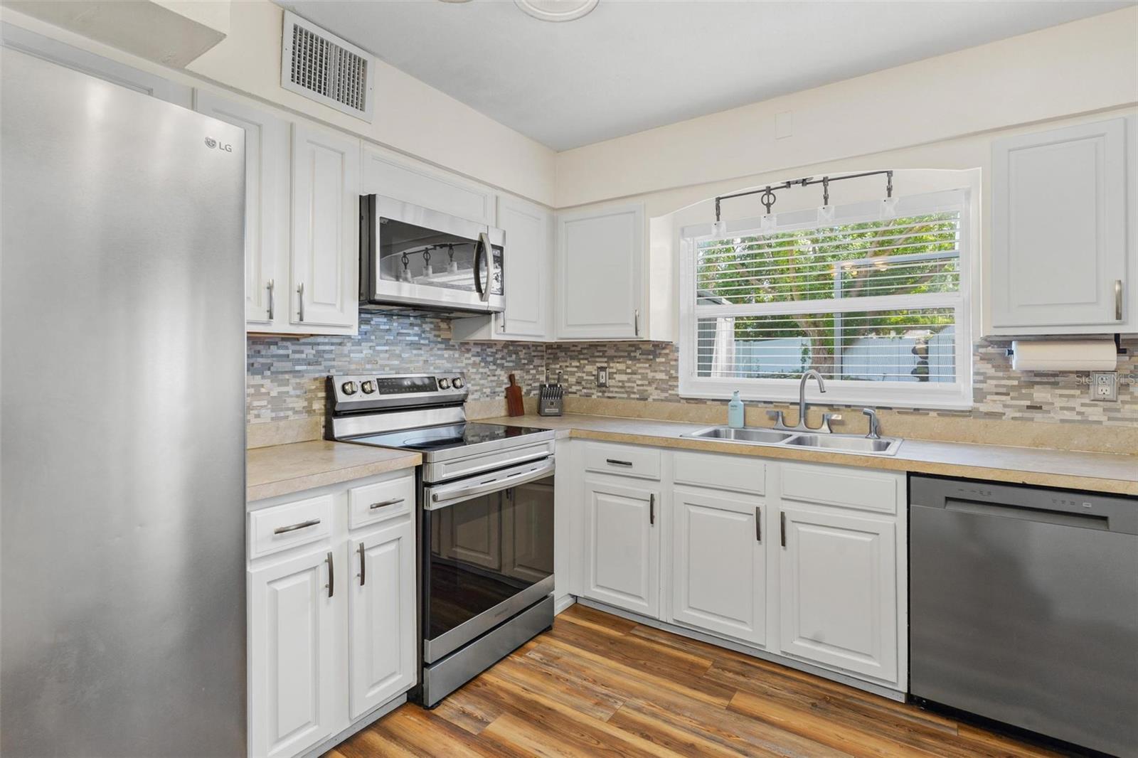 Image 15 of 40 For 1422 Orange Avenue