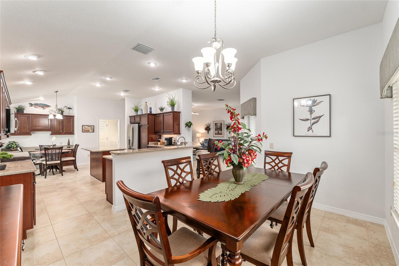 Listing photo id 17 for 825 Ulelah Street