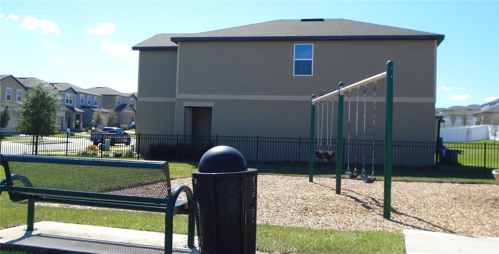 Image 38 of 40 For 1991 Hemingway Circle