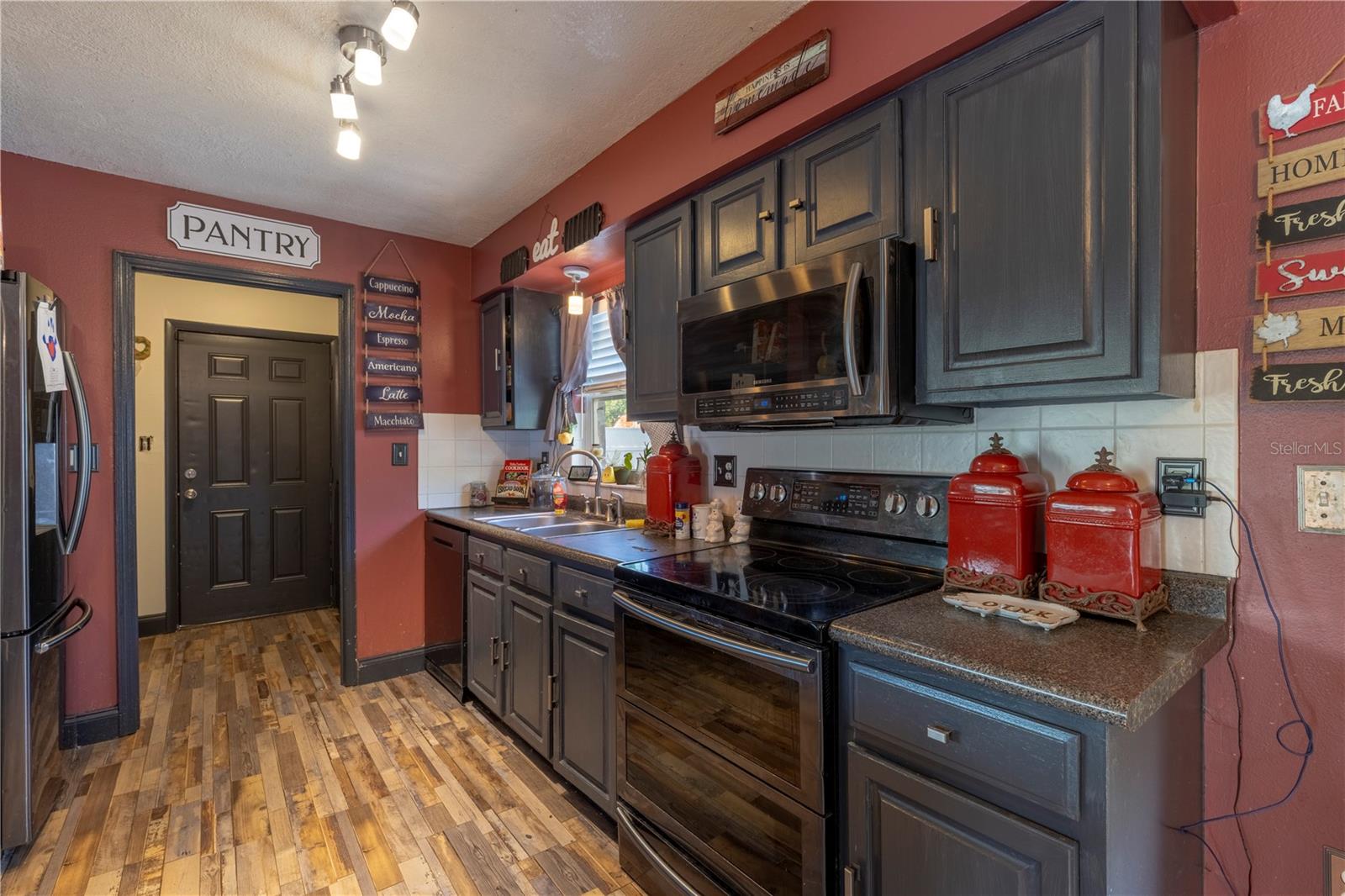 Image 15 of 32 For 11327 Grove Street