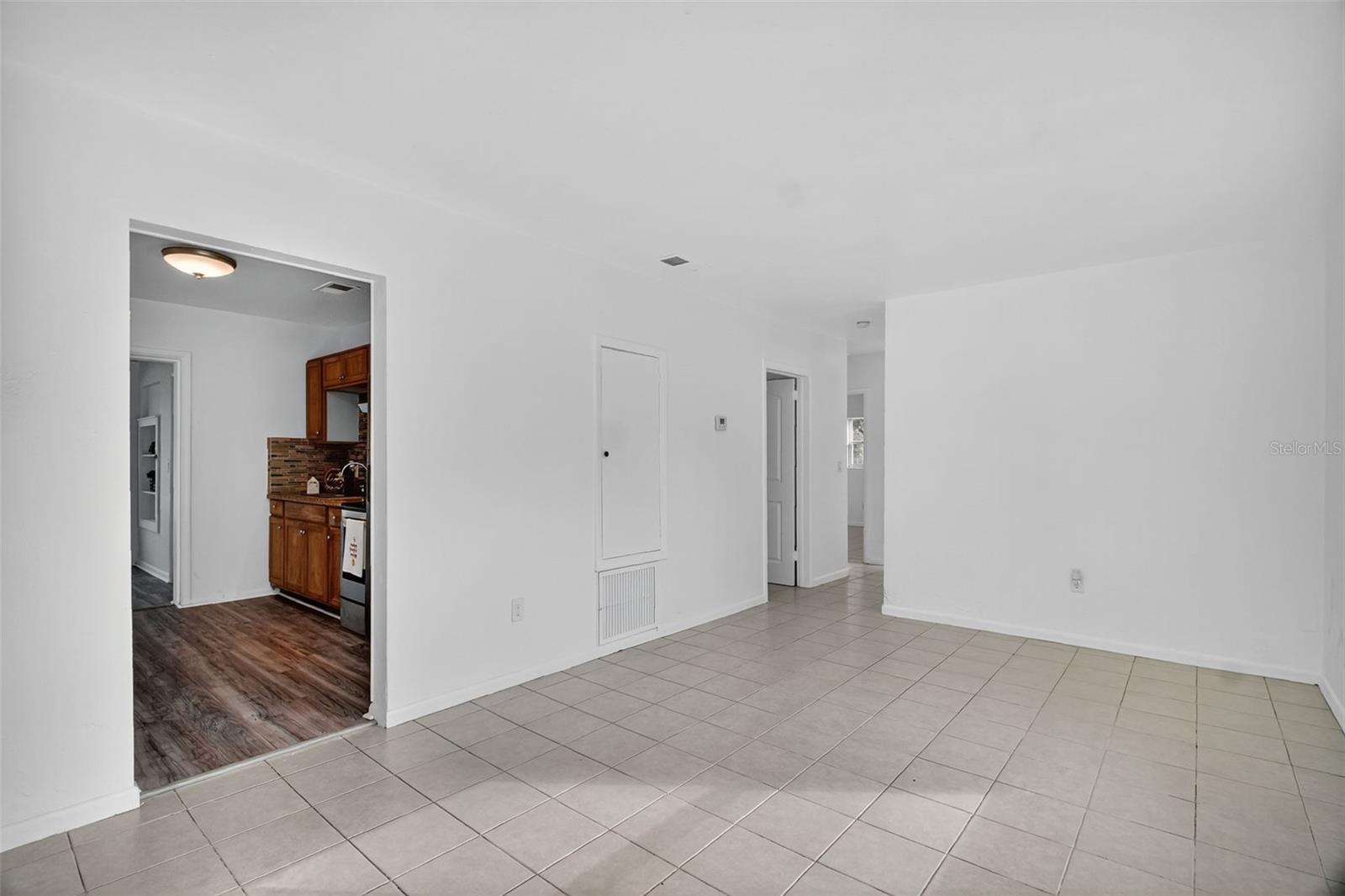 Image 11 of 35 For 10371 Eastside Avenue