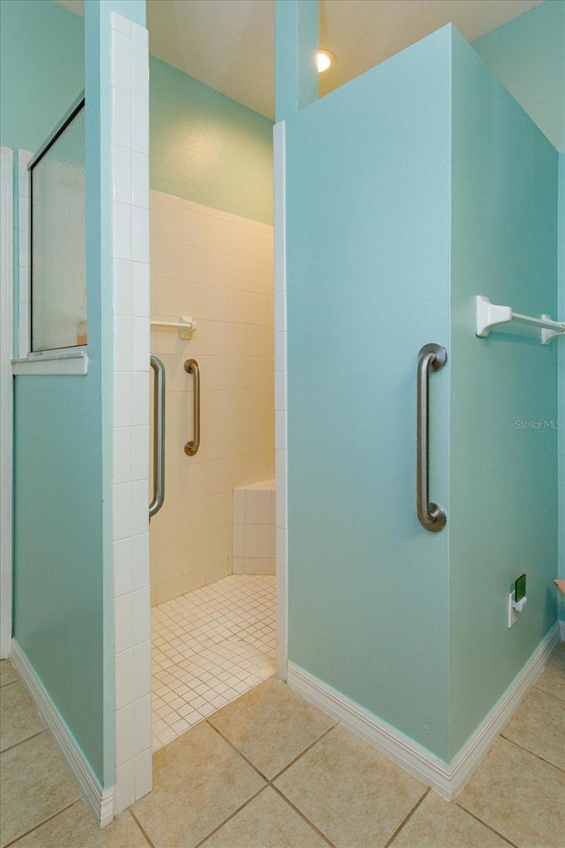 Image 19 of 28 For 5401 Essex Court