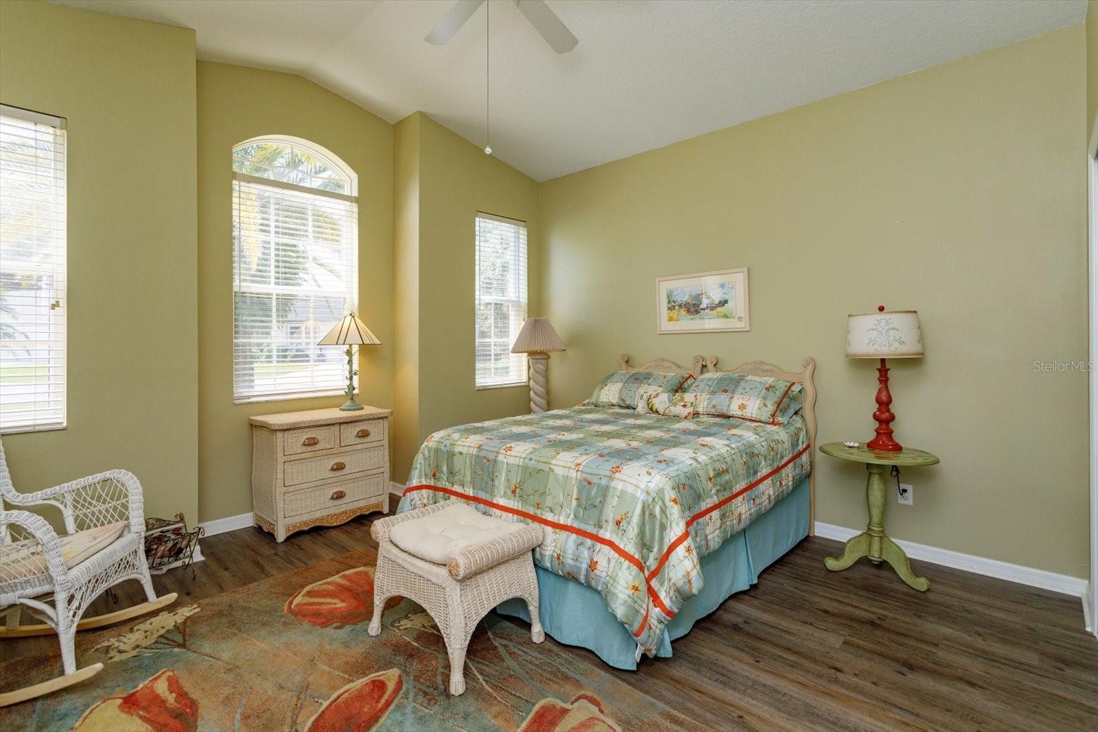 Image 22 of 28 For 5401 Essex Court