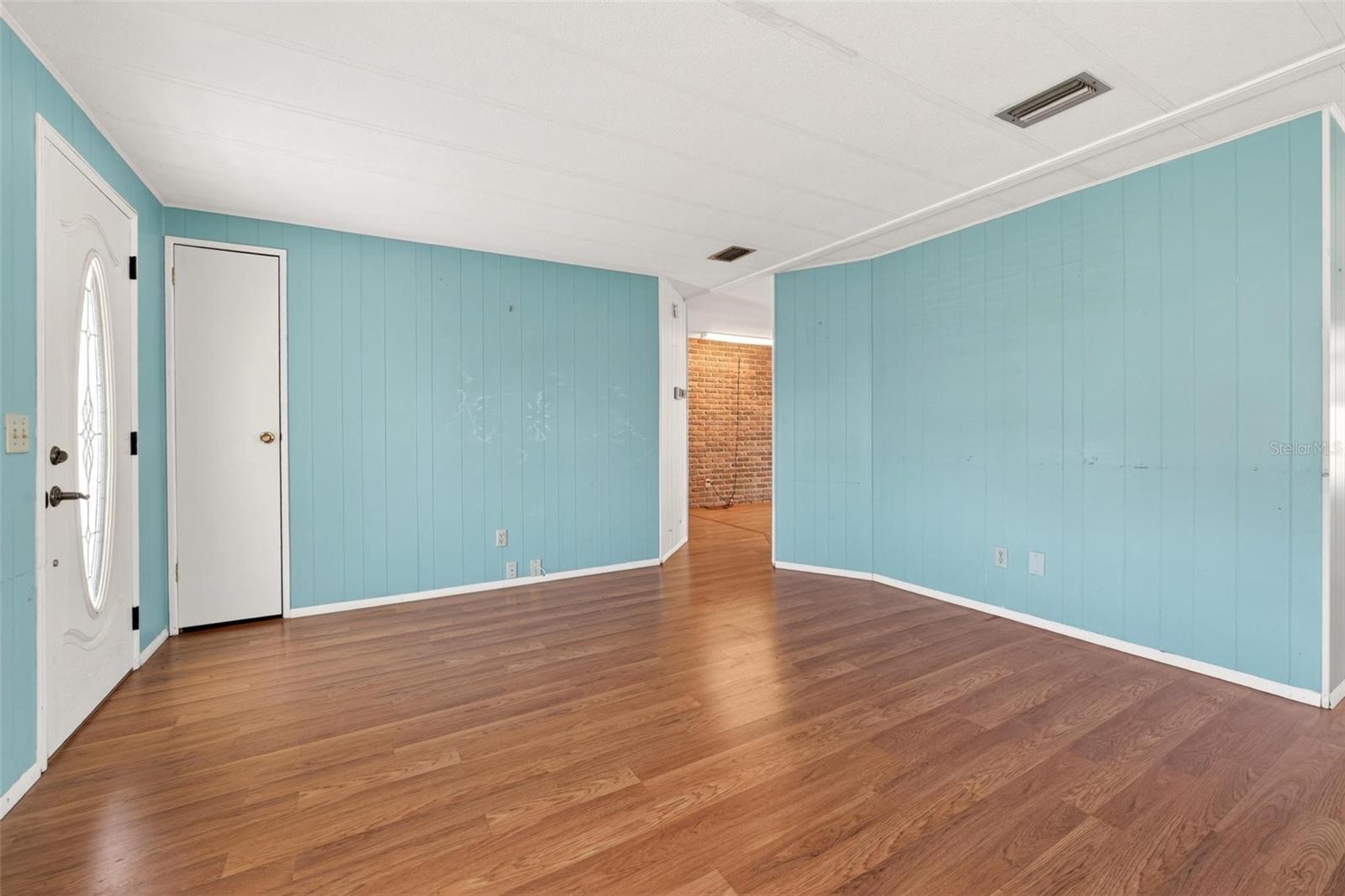 Image 7 of 65 For 1014 Southland Drive