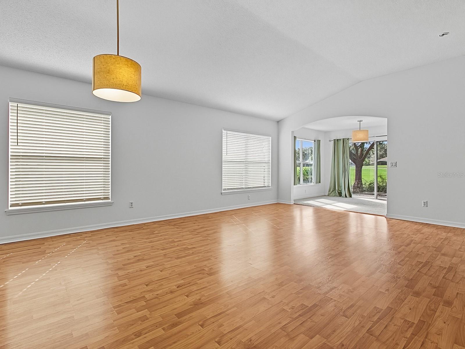 Listing photo id 8 for 3016 Andover Court