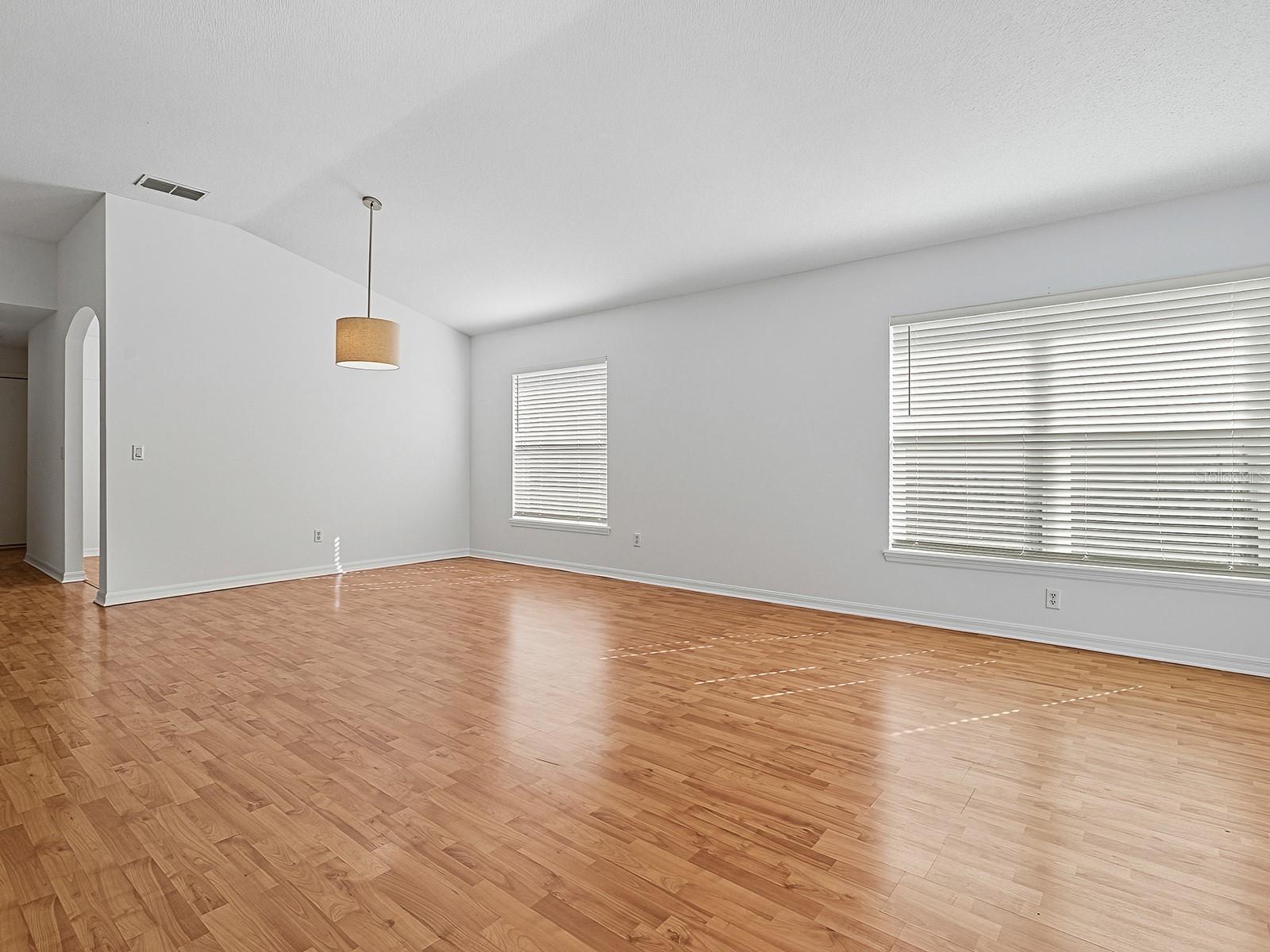 Listing photo id 10 for 3016 Andover Court