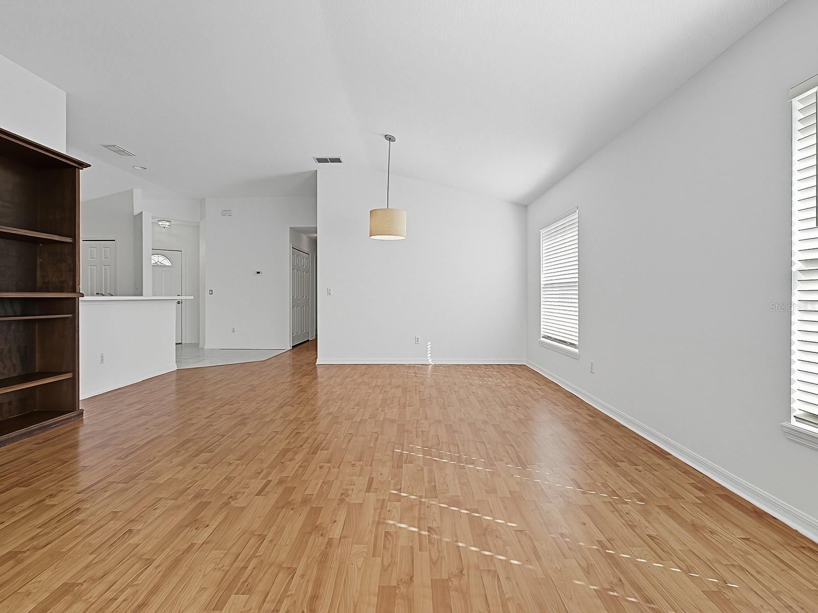 Listing photo id 12 for 3016 Andover Court