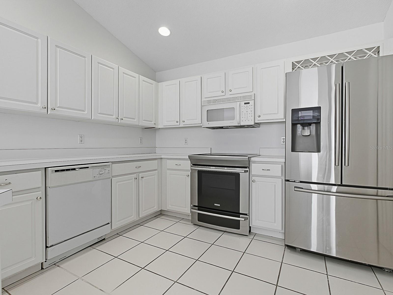 Listing photo id 18 for 3016 Andover Court