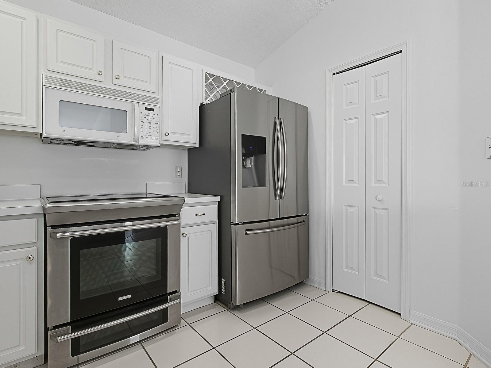 Listing photo id 37 for 3016 Andover Court