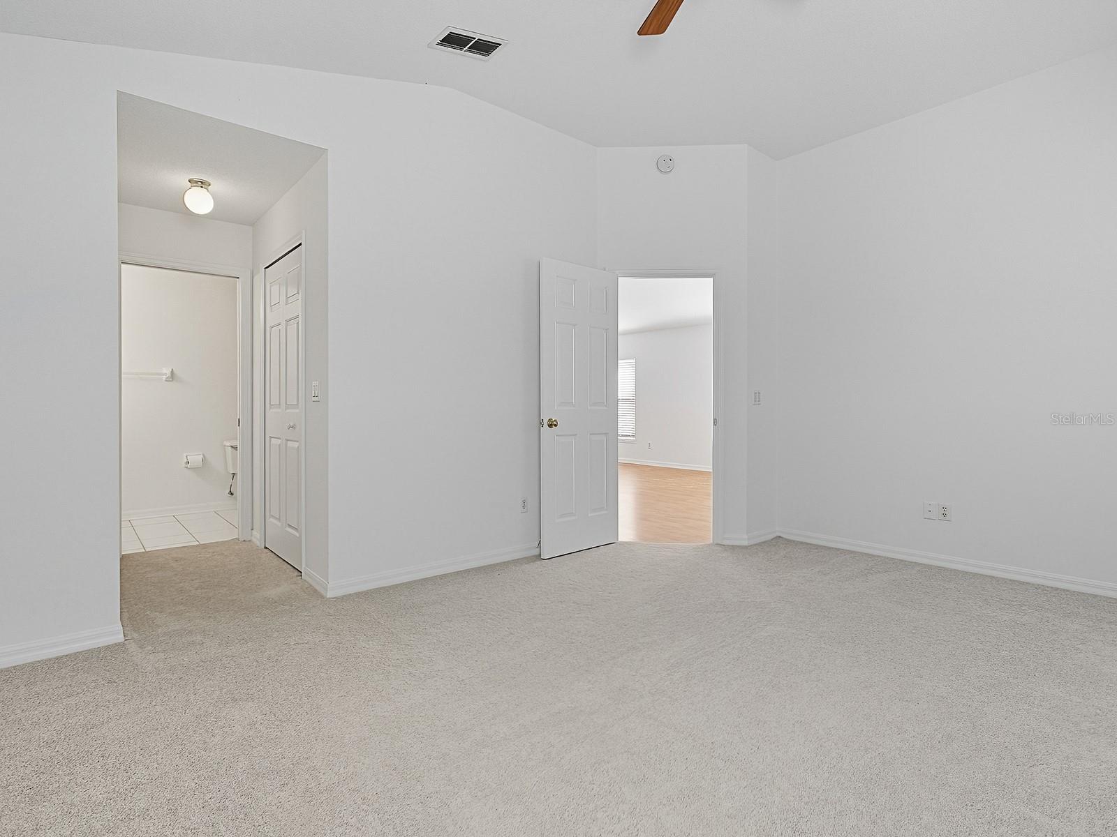 Listing photo id 47 for 3016 Andover Court