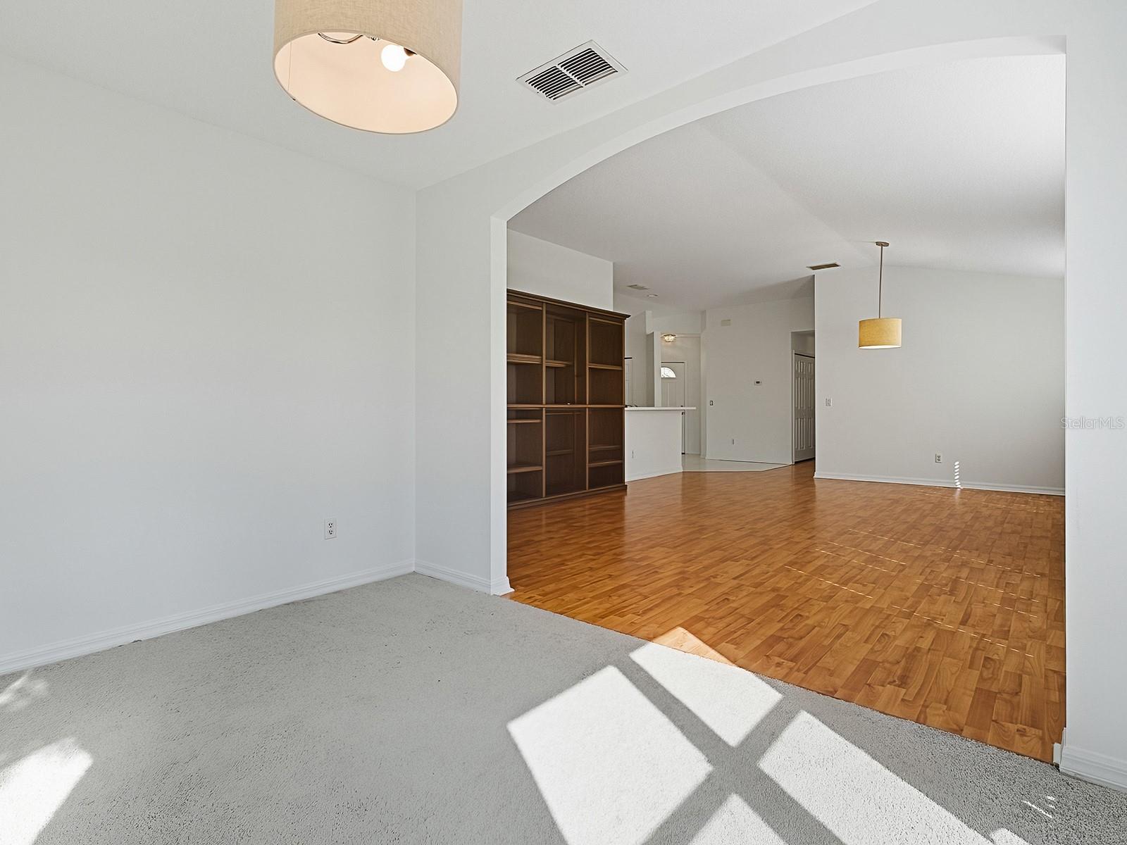 Listing photo id 50 for 3016 Andover Court