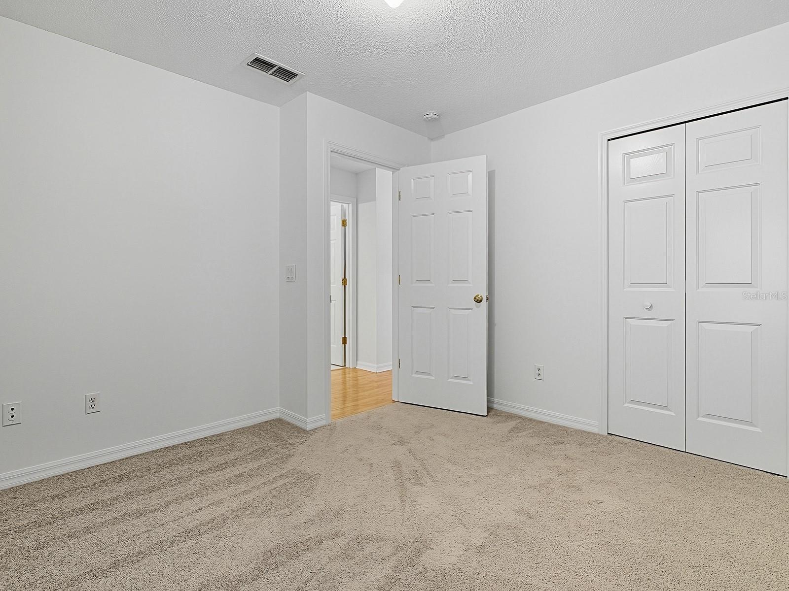 Listing photo id 53 for 3016 Andover Court