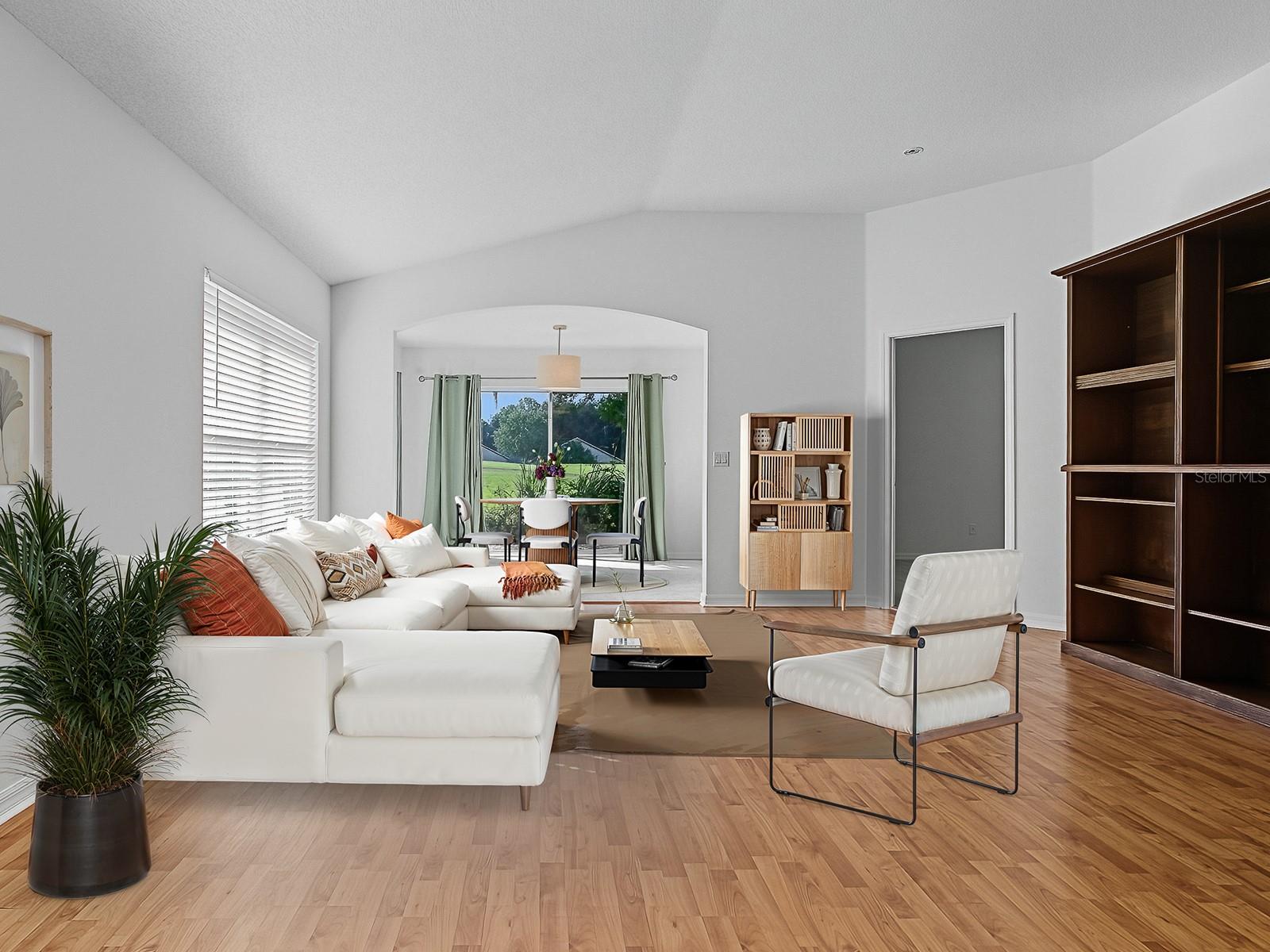 Listing photo id 5 for 3016 Andover Court