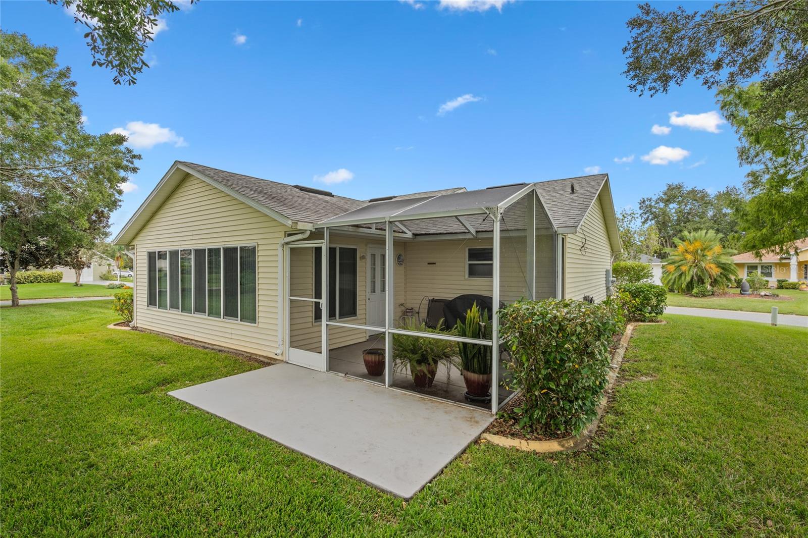 Image 22 of 47 For 27107 Racquet Circle