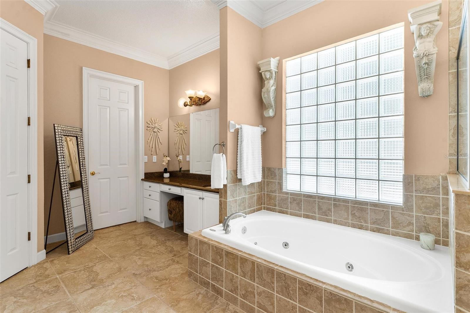 Image 36 of 60 For 33045 Lake Bend Circle