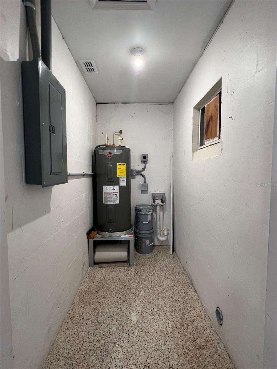 Image 15 of 17 For 340 Simpson Street