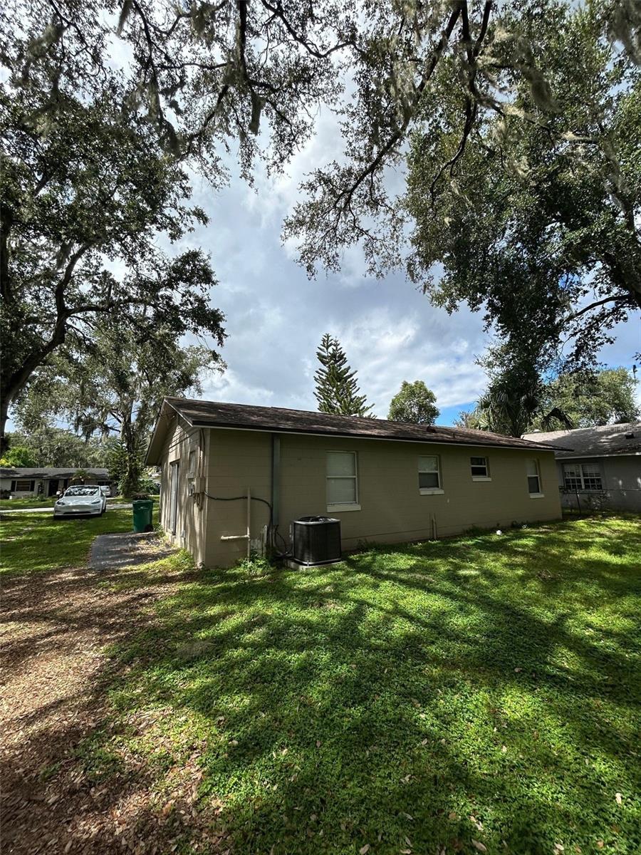 Image 16 of 17 For 340 Simpson Street