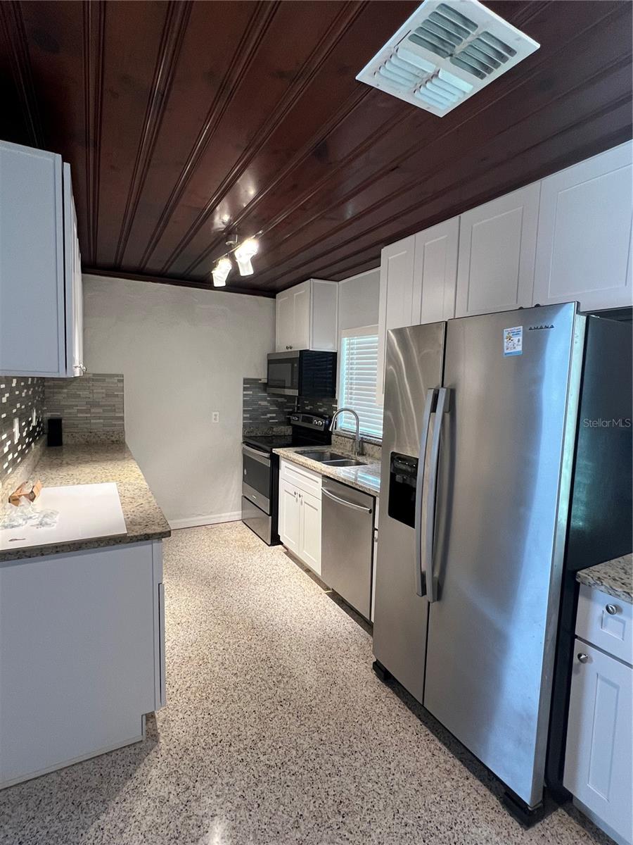 Image 3 of 17 For 340 Simpson Street