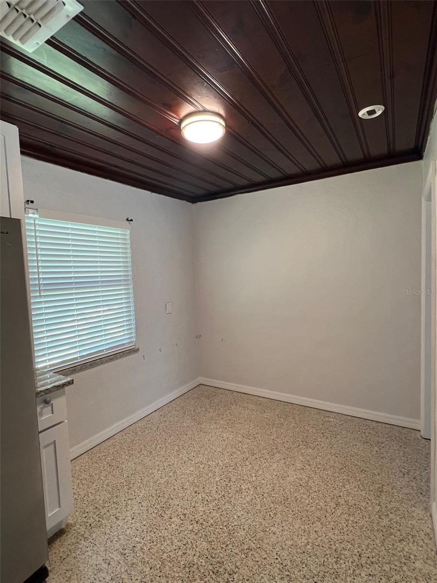 Image 7 of 17 For 340 Simpson Street