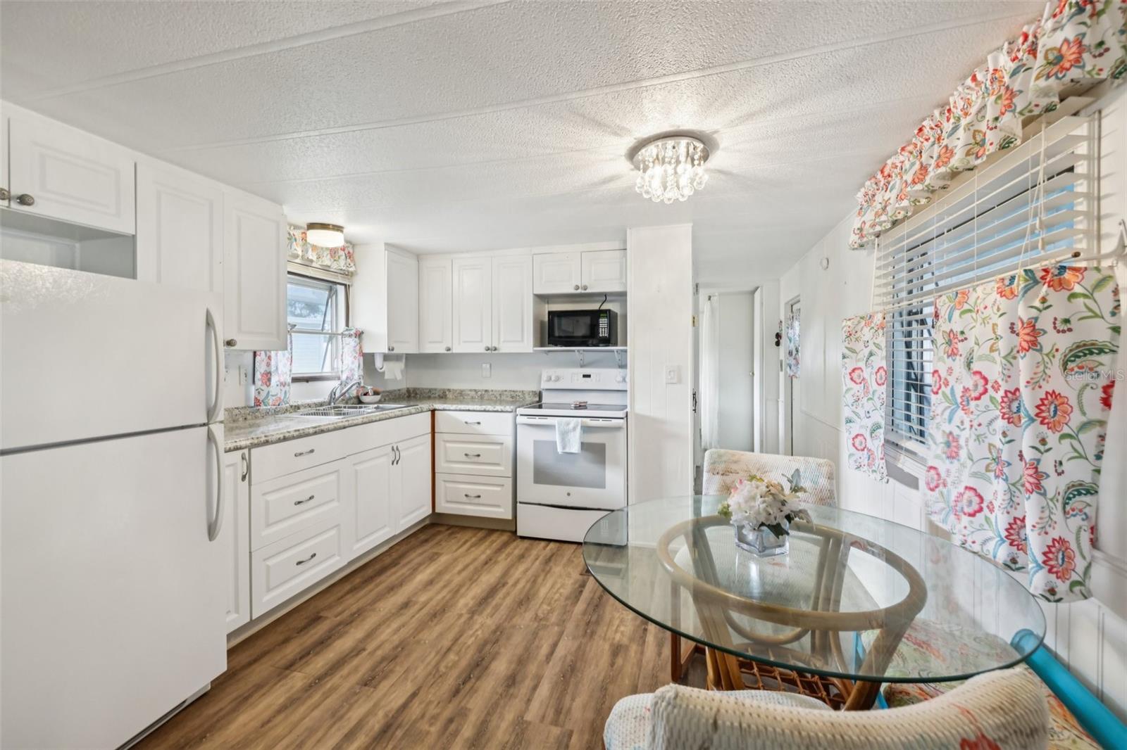 Image 15 of 37 For 1127 Belmont Circle