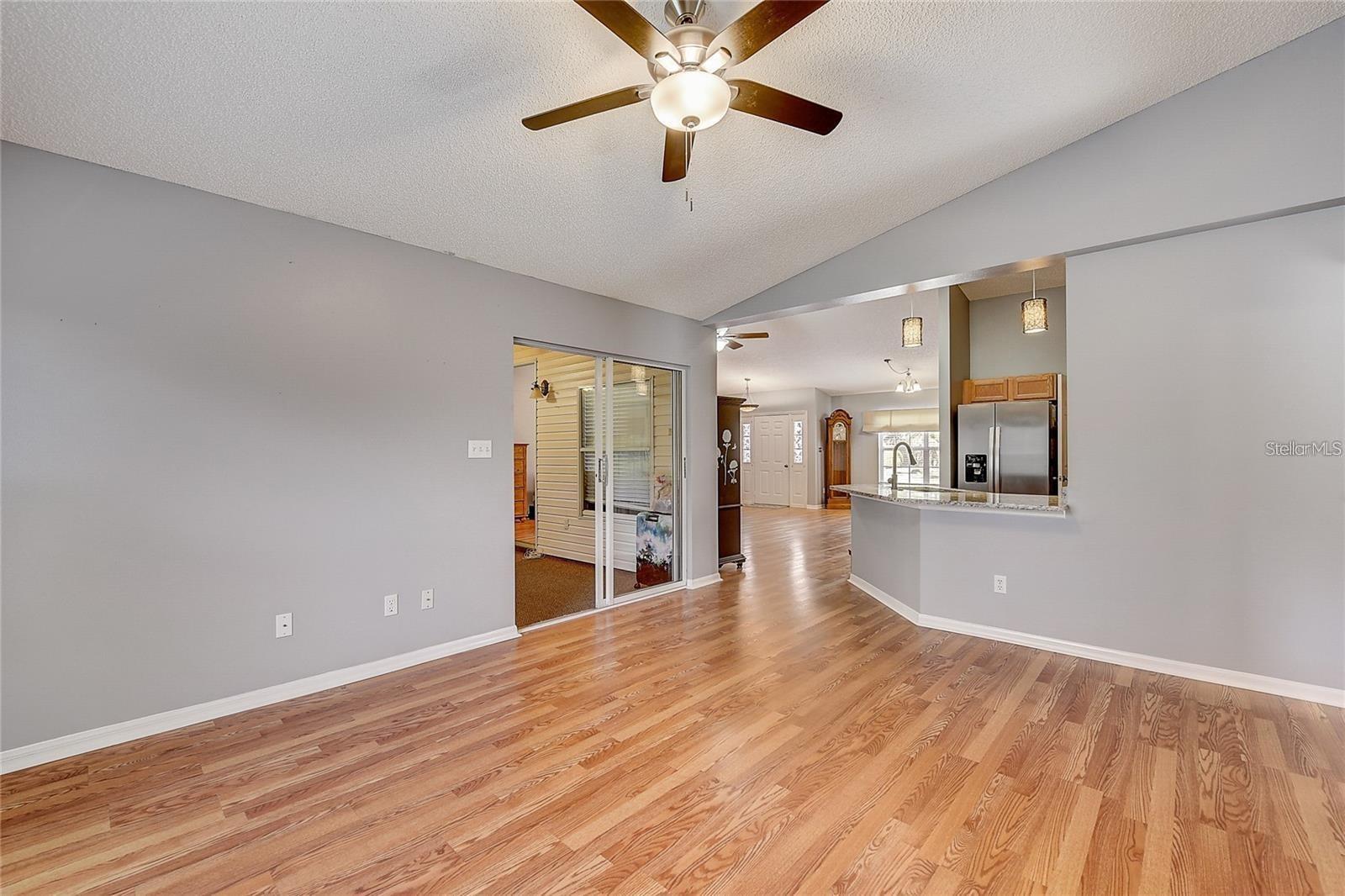 Image 13 of 43 For 25273 Lost Oak Circle