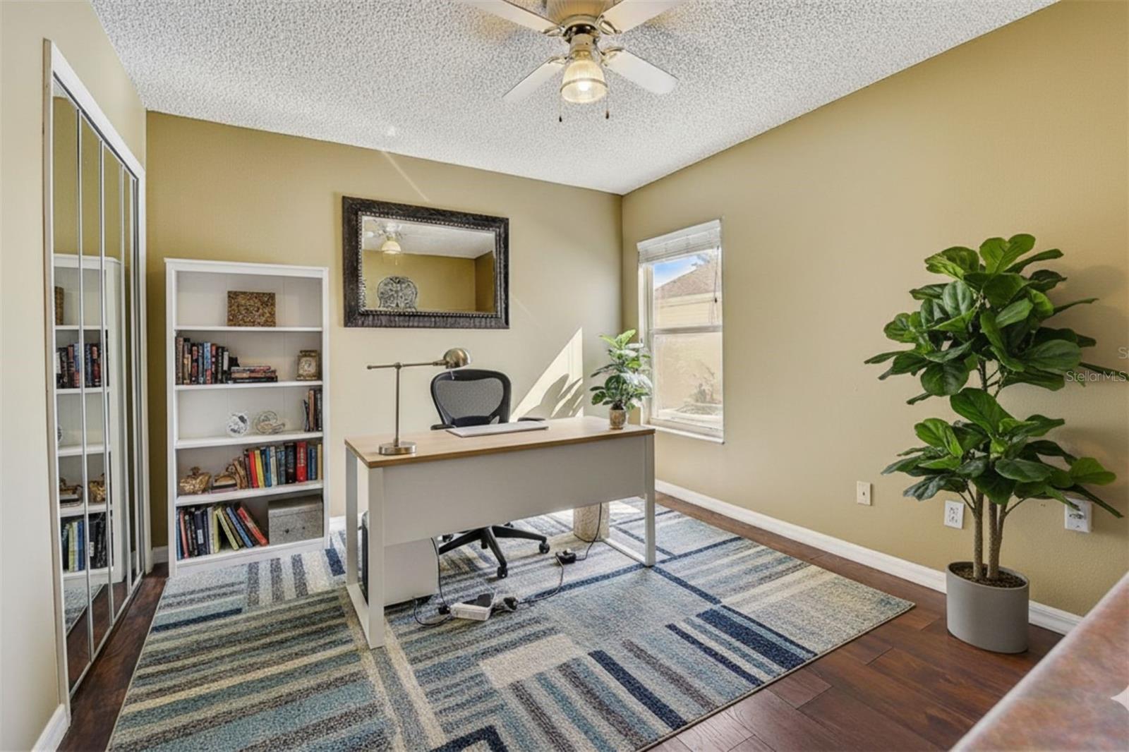 Image 20 of 43 For 25273 Lost Oak Circle