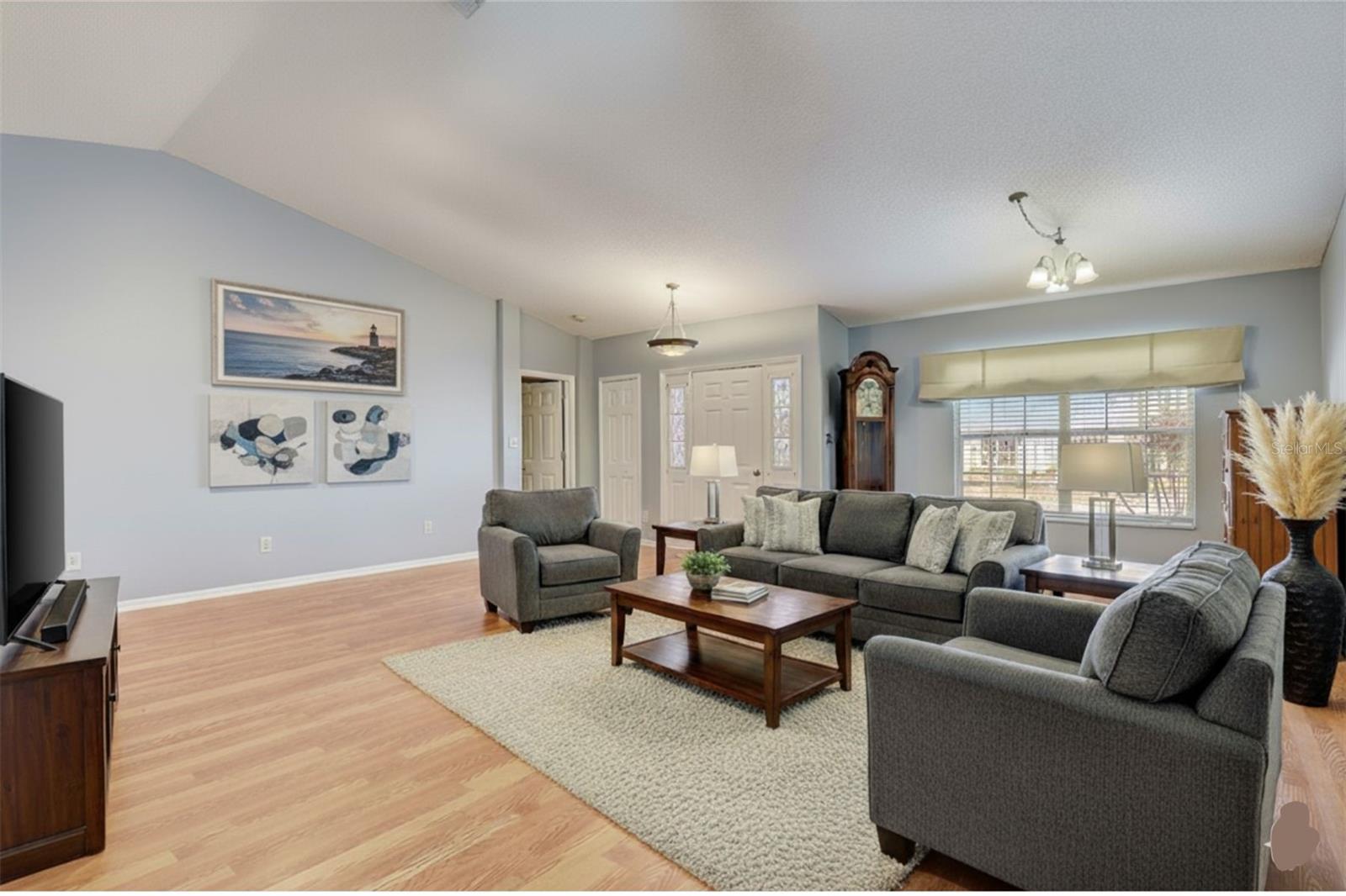 Image 4 of 43 For 25273 Lost Oak Circle