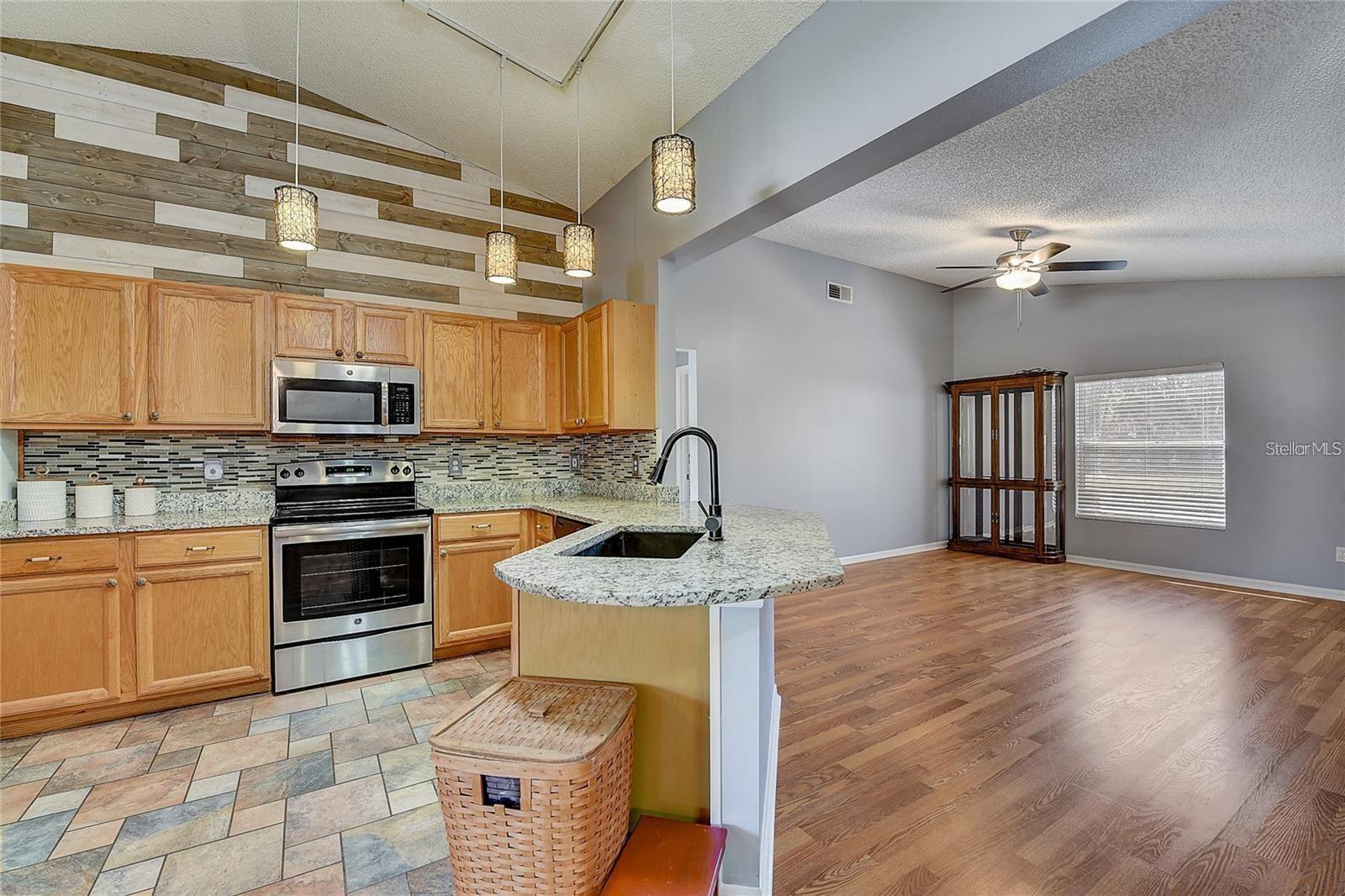 Image 9 of 43 For 25273 Lost Oak Circle