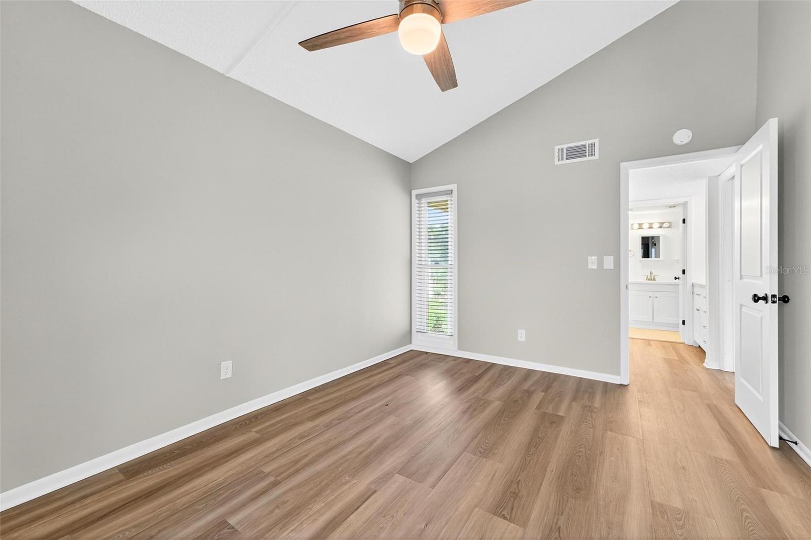 Image 32 of 55 For 1051 Highland Street 5-d