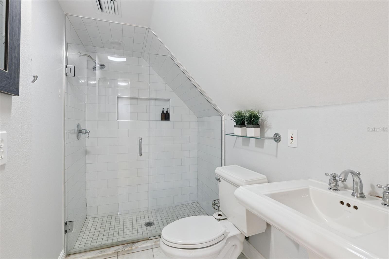 Image 36 of 73 For 1005 Elysium Boulevard