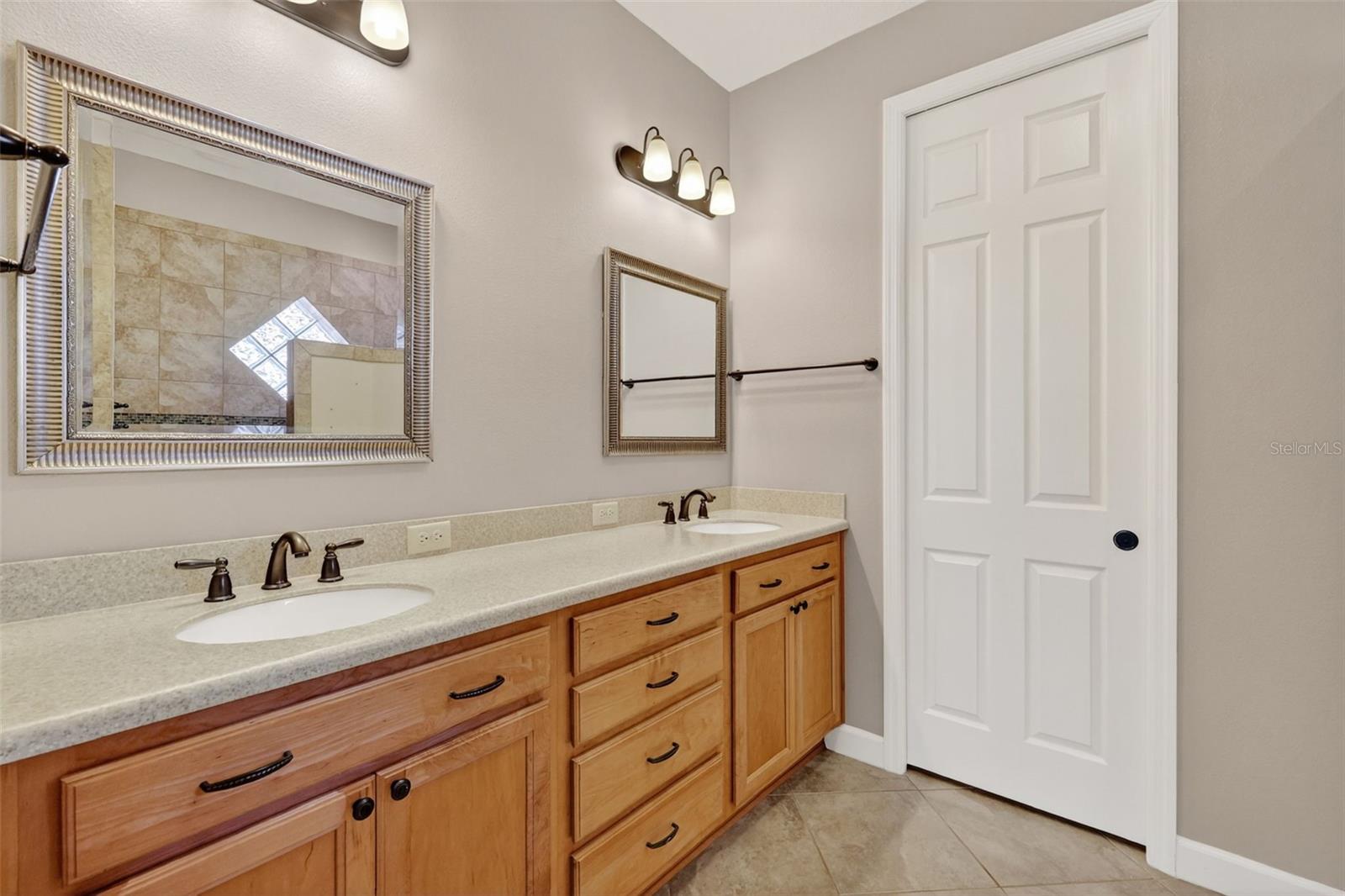 Image 24 of 77 For 8852 Bridgeport Bay Circle