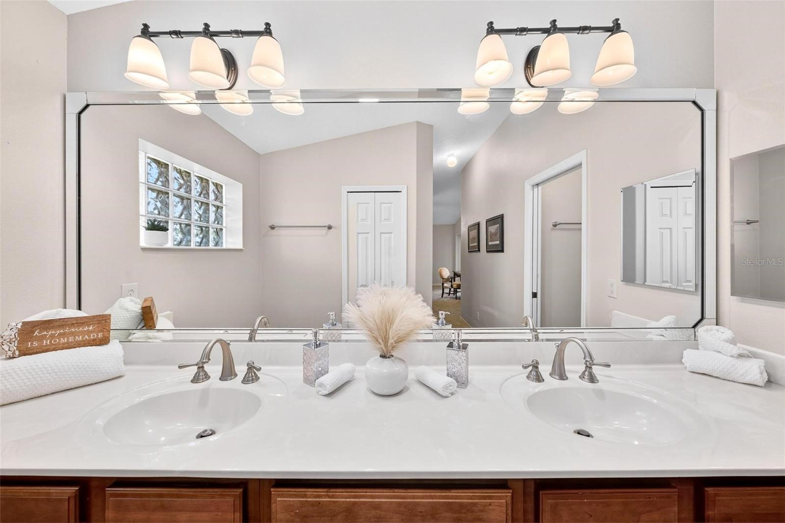 Image 22 of 68 For 27402 Desert Rose Court