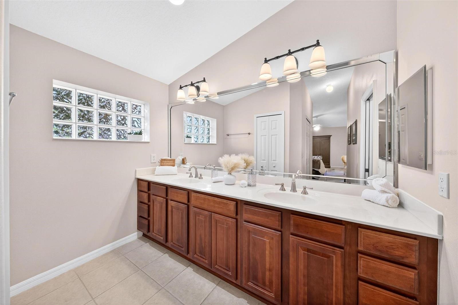 Image 24 of 68 For 27402 Desert Rose Court
