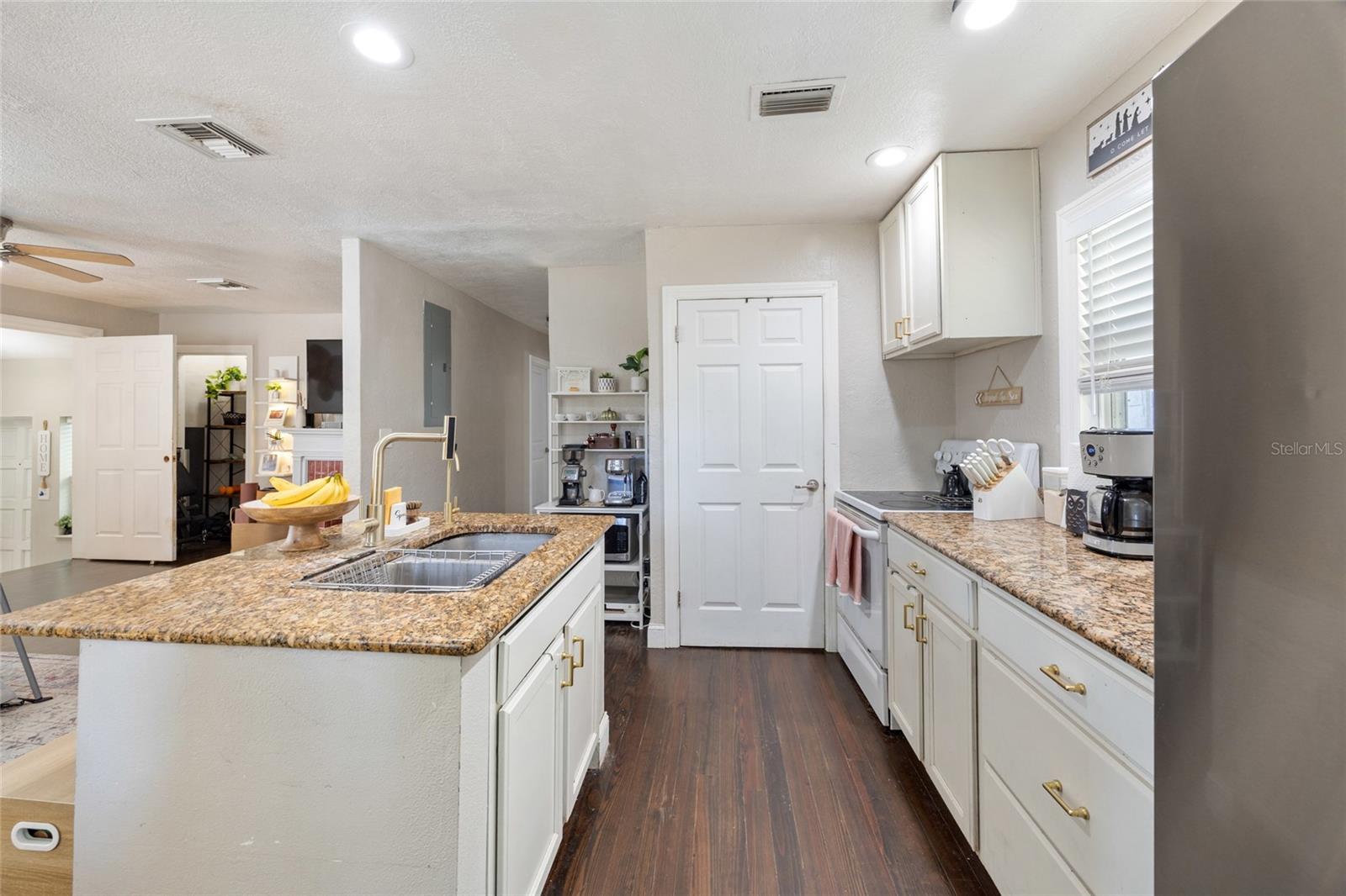 Image 10 of 24 For 1202 Sumter Street