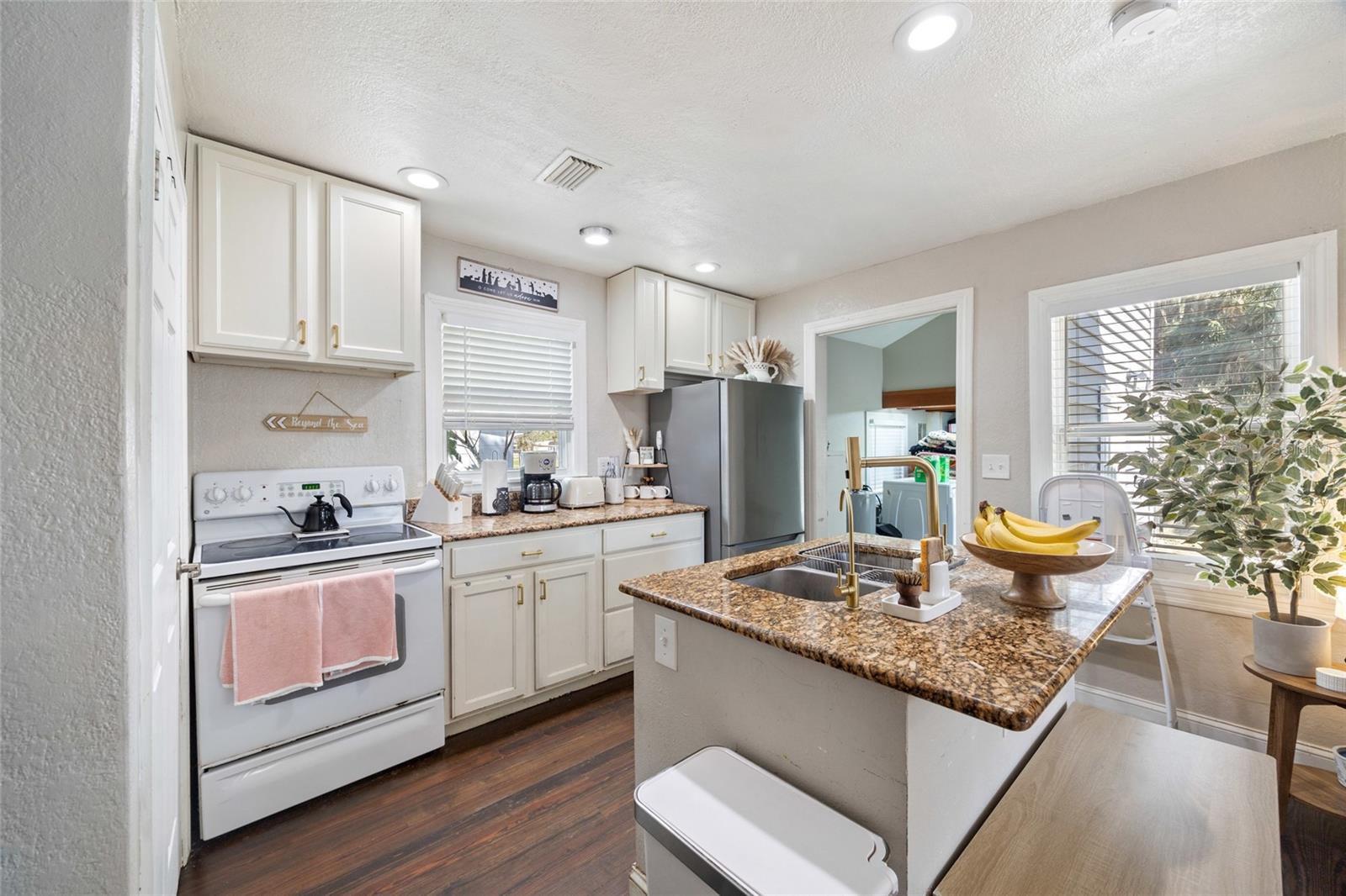 Image 8 of 24 For 1202 Sumter Street