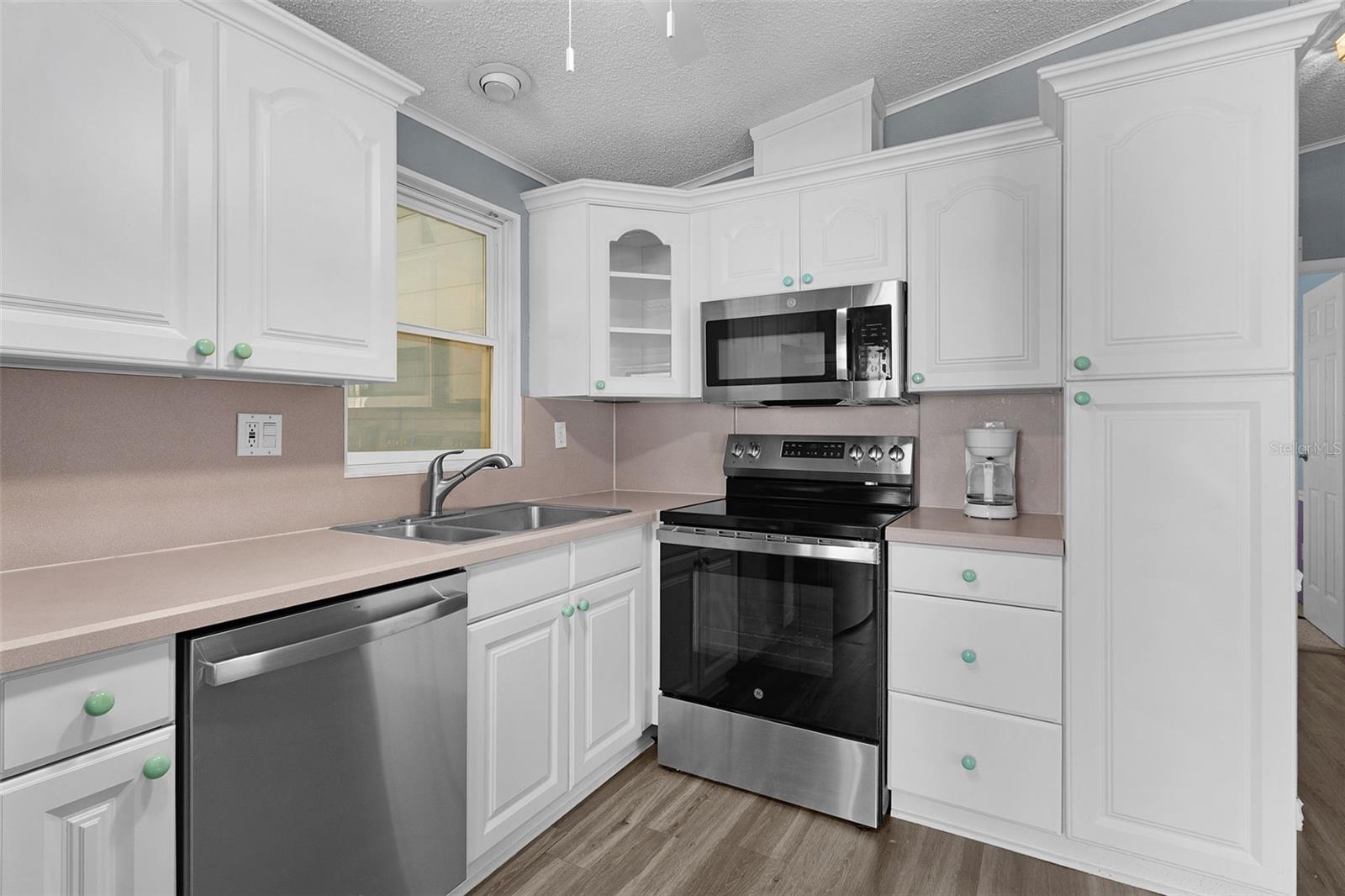 Image 14 of 46 For 817 Hibiscus Drive